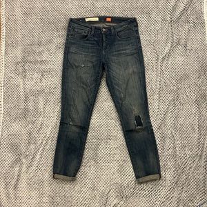 Distressed skinny jeans